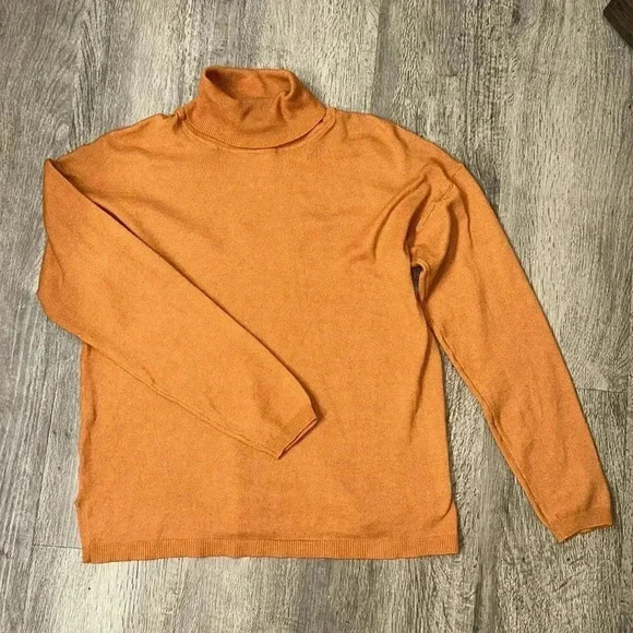 Sweater - Picture 1 of 5